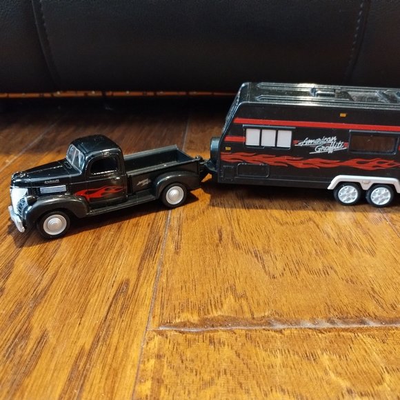 American Graffiti Truck & Camper - Picture 2 of 4